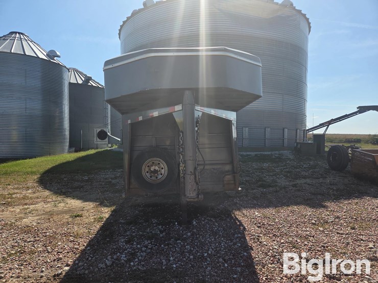 2004-titan-trailer-image-2