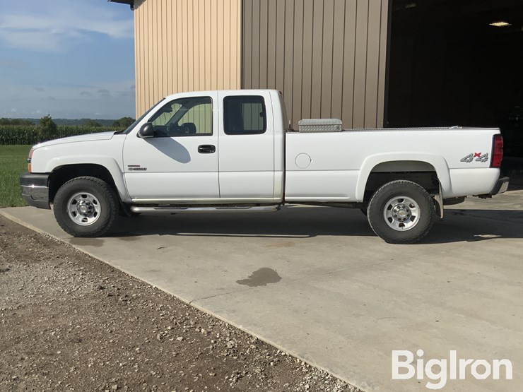 2004-chevrolet-silverado-3500-ls-image-8