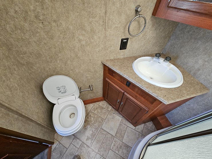 #22198-•-2007-georgie-boy-landau-motorhome-image-70