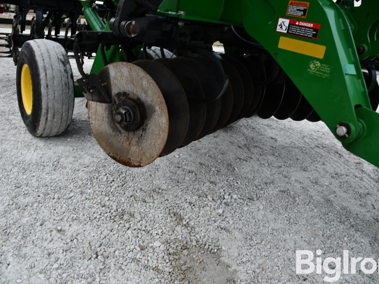 2015-john-deere-2623vt-image-14