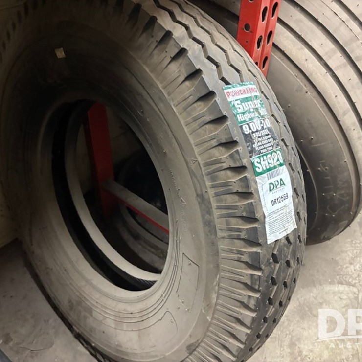 NEW Truck Tire (DR12569)