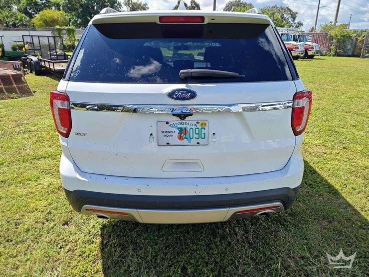 2017-ford-explorer-image-39