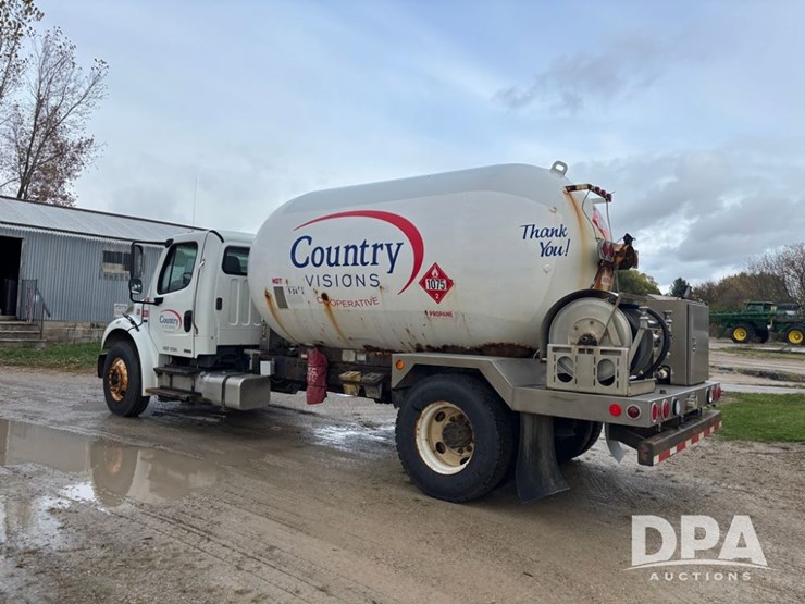 2010-freightliner-business-class-bobtail-truck-(dr12578-unit-221)-image-16