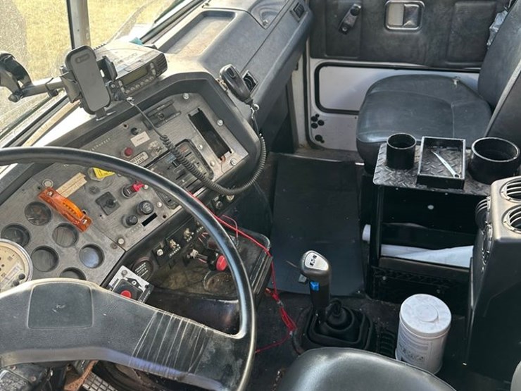 1991-white-gmc-truck-(dr12653-unit-402)-image-4