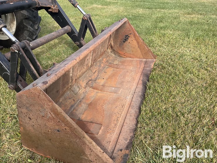 new-holland-tv140-image-9