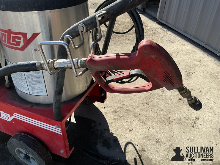 hotsy-hc165l.1-pressure-washer-image-9