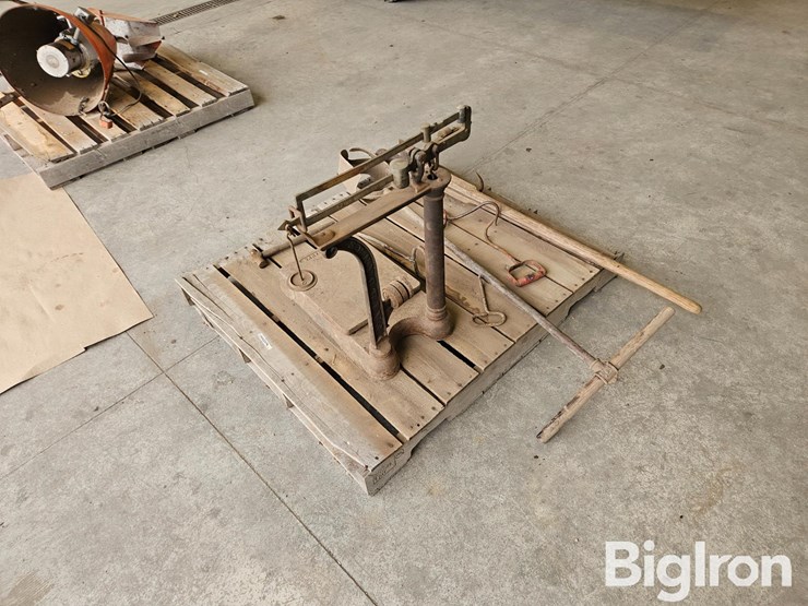 antique-scale,-post-hole-diggers-and-other-misc.-items-image-7