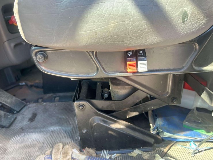 2013-peterbilt-367-image-19