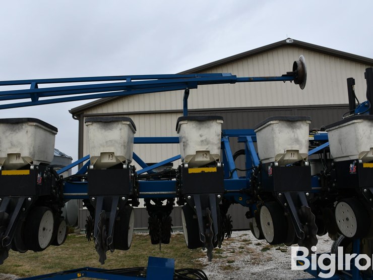 2005-kinze-3600-image-16