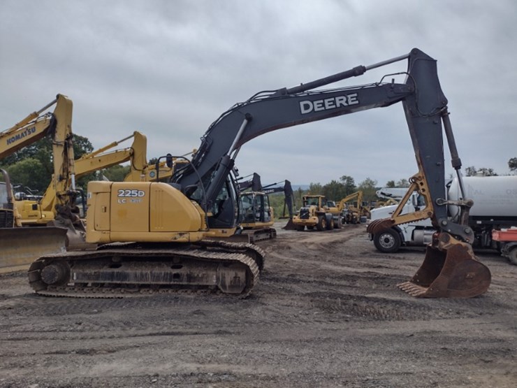 deere-225d-lc-image-3