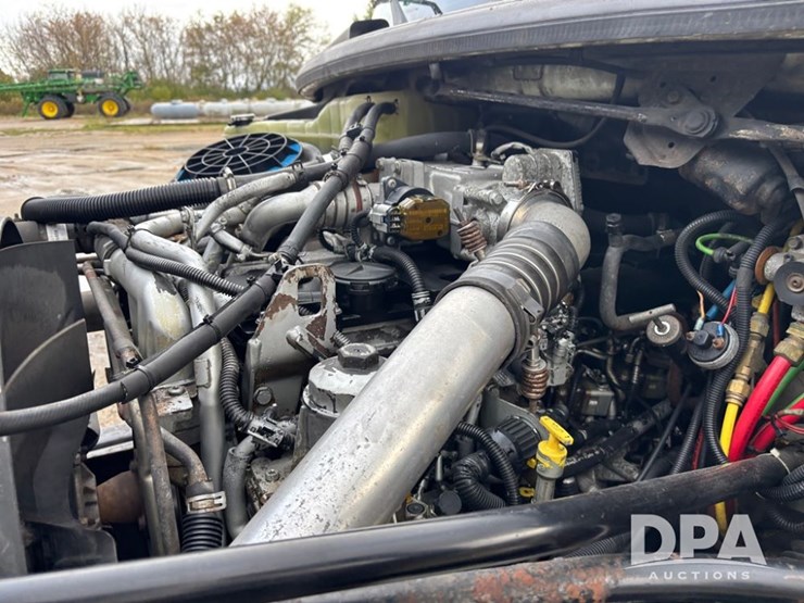 2010-freightliner-business-class-bobtail-truck-(dr12578-unit-221)-image-33