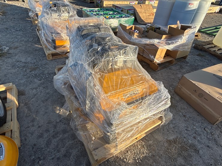 #27-•-unused-dewalt-dw33-walk-behind-zero-turn-mower-inv#32768-image-1