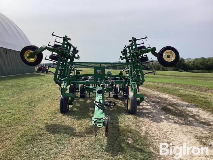 2010-john-deere-2210-image-2