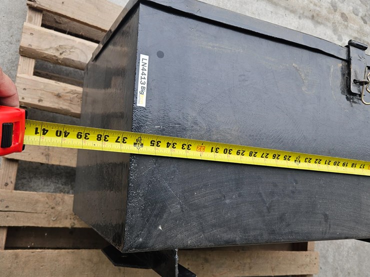 side-mount-truck-tractor-tool-box-image-11