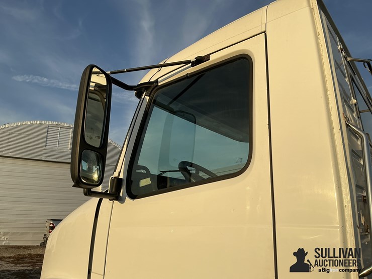 2000-volvo-vn-image-11