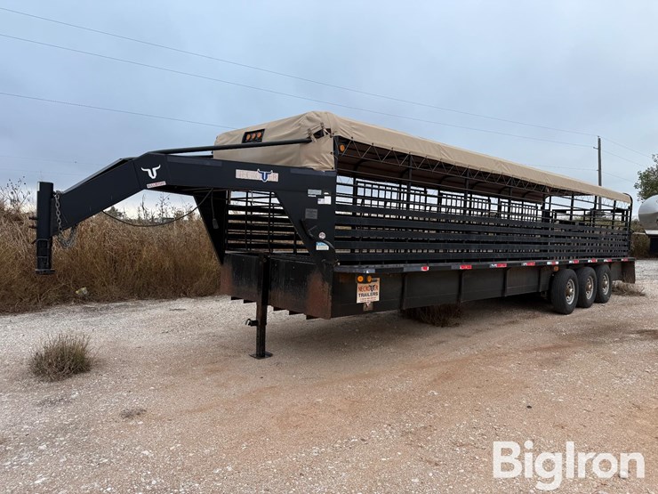 2014-neckover-32'-tri/a-gooseneck-livestock-trailer-image-1