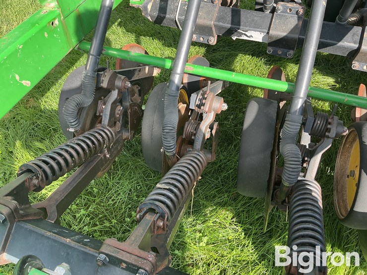 john-deere-750-image-11