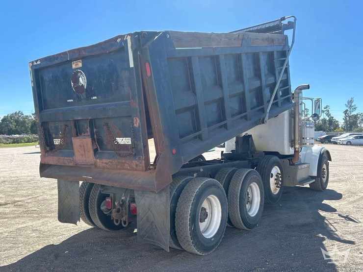 2013-peterbilt-367-image-3