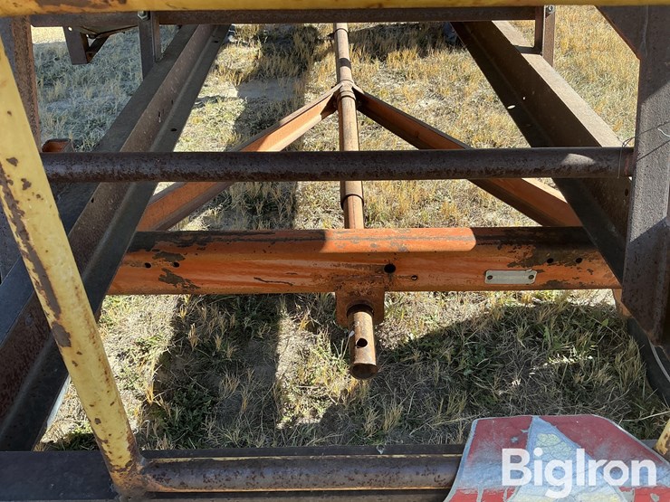 new-holland-180-image-10