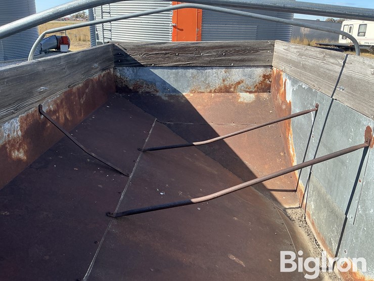 new-holland-180-image-13