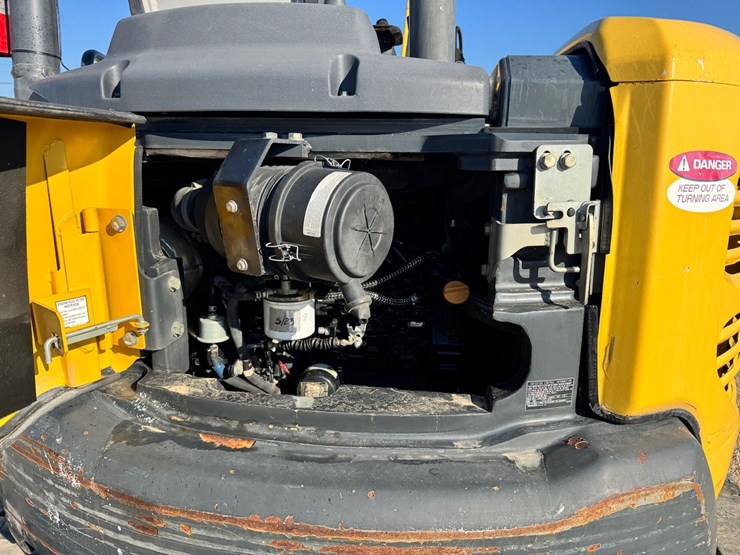 2015-komatsu-pc45mr-image-18