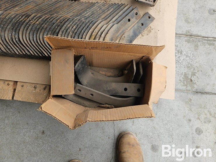 eversman-unused-tiller-knives-&-brackets-image-9