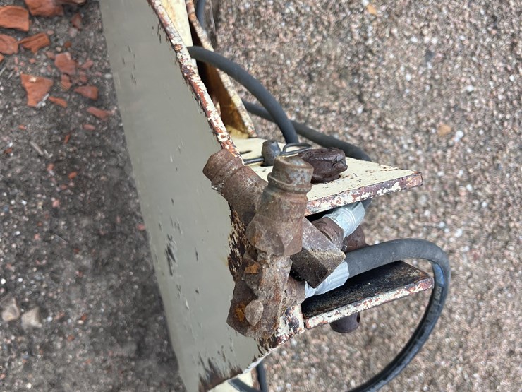 vermeer-3-pt-bale-unroller-image-11