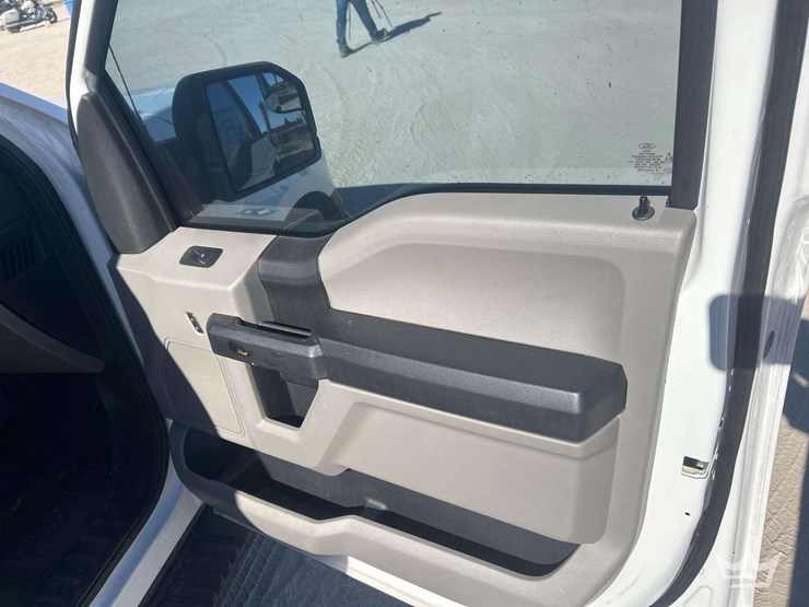 2017-ford-f150-image-24