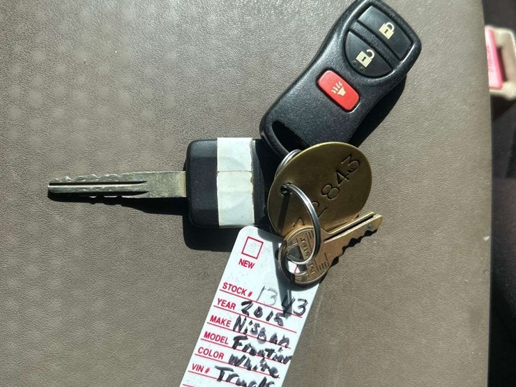 2015-nissan-frontier-image-35