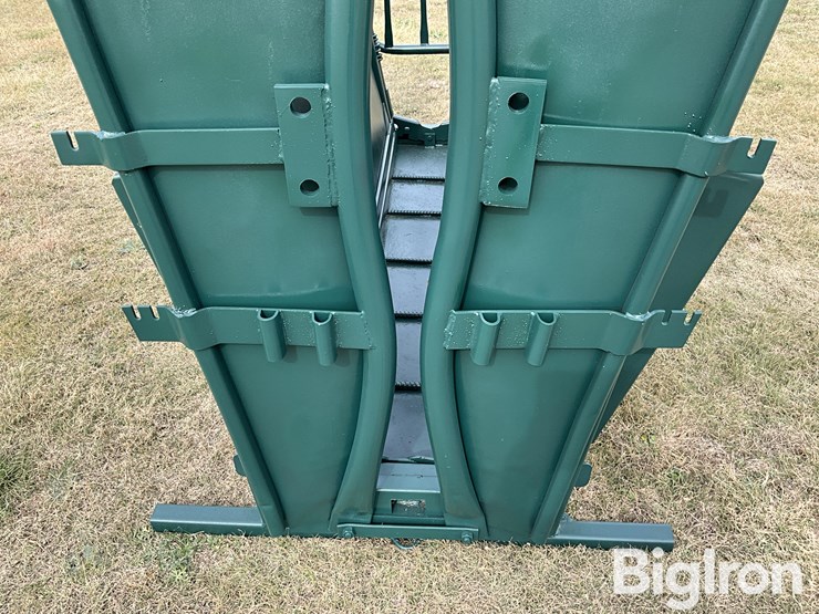 powder-river-livestock-squeeze-chute-image-12