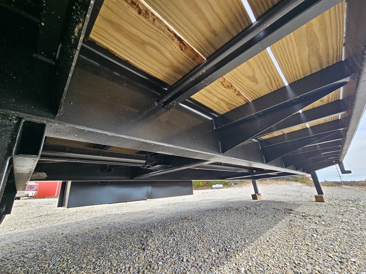 #22762-•-2025-ez-haul-32'-flatbed-trailer-image-33