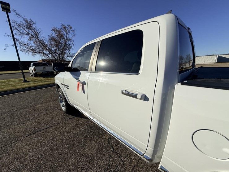 2016-dodge-1500-image-21