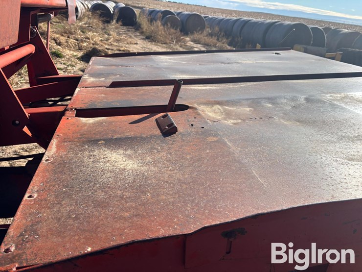 new-holland-1032-image-17