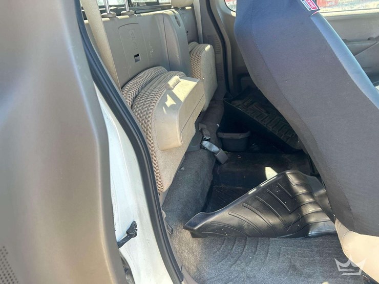 2015-nissan-frontier-image-26