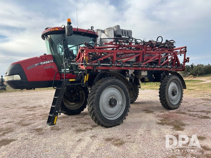 2020-case-ih-patriot-4440-image-2
