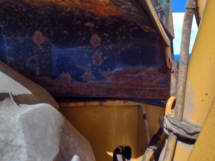 caterpillar-420d-image-28