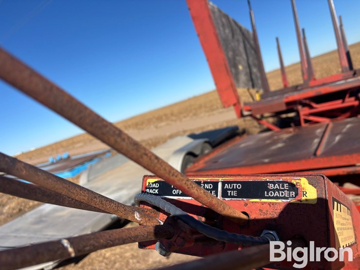 new-holland-1032-image-13