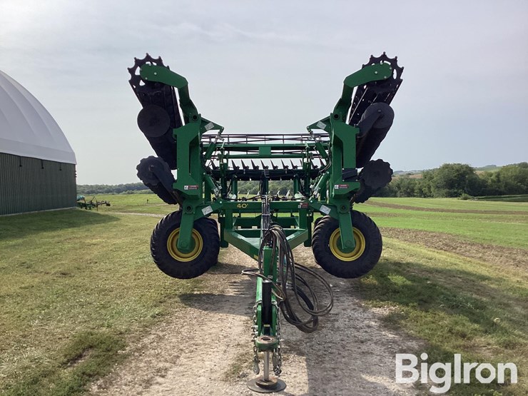 2019-john-deere-2680h-image-2