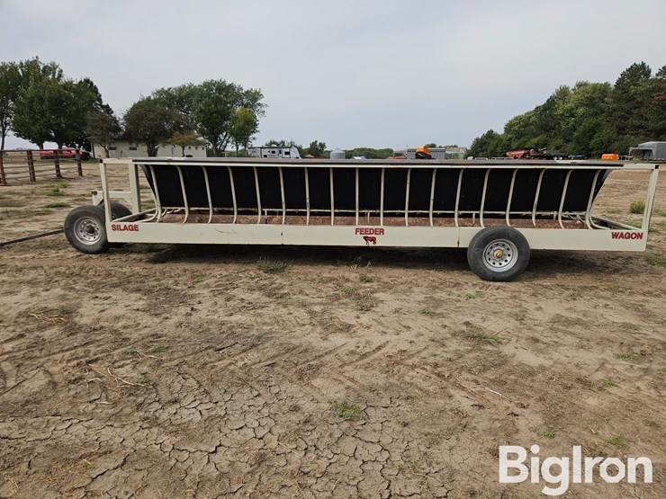 industrias-america-s/a-portable-silage/hay-feeder-image-8