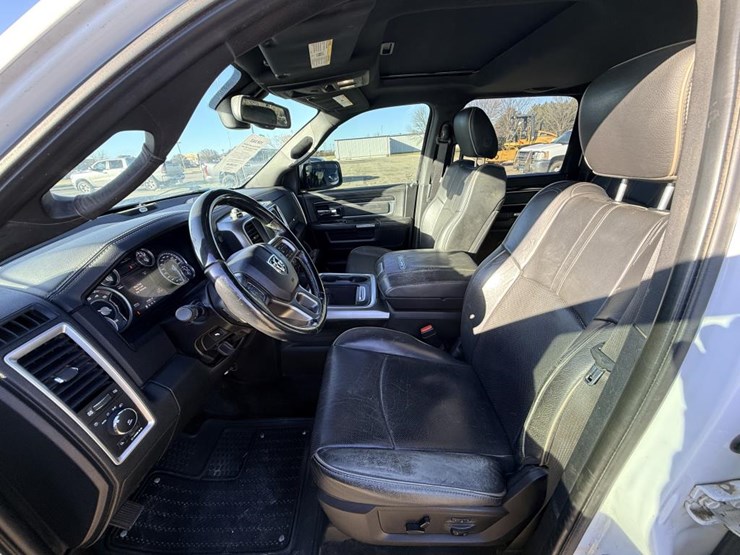 2016-dodge-1500-image-25