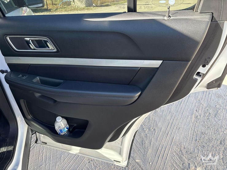 2017-ford-explorer-image-24