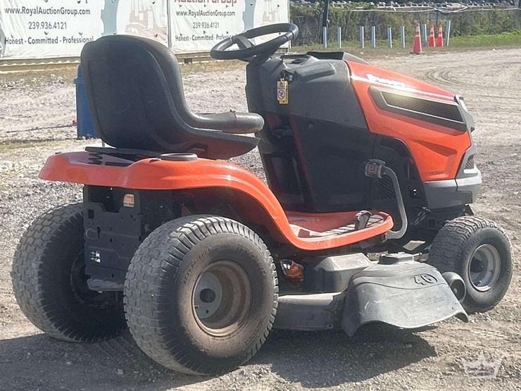 husqarvana-46in-riding-mower-image-3