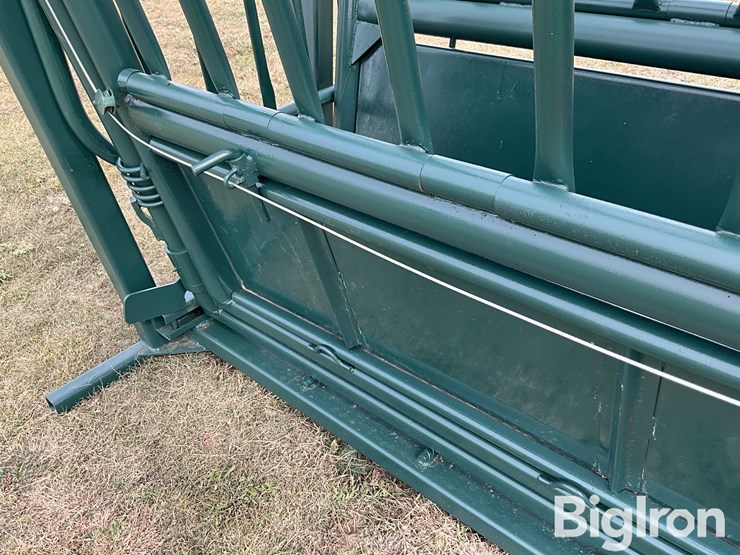 powder-river-livestock-squeeze-chute-image-15