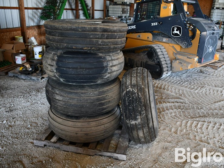 american-farmer-16.5l-16.1-tires-on-8-bolt-rims-image-4