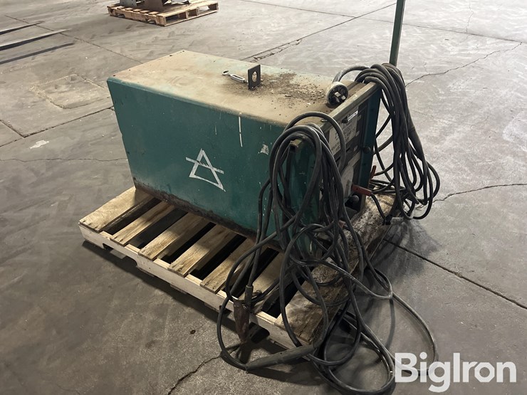industrial-da250c-welder-image-3