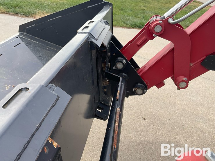 2013-case-ih-farmall-105c-image-14