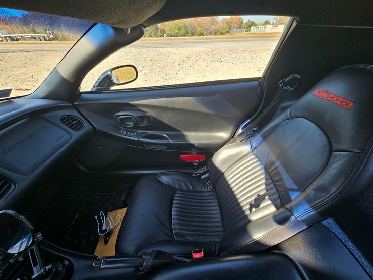 #22774-•-2002-chevrolet-corvette-z06-car-image-37