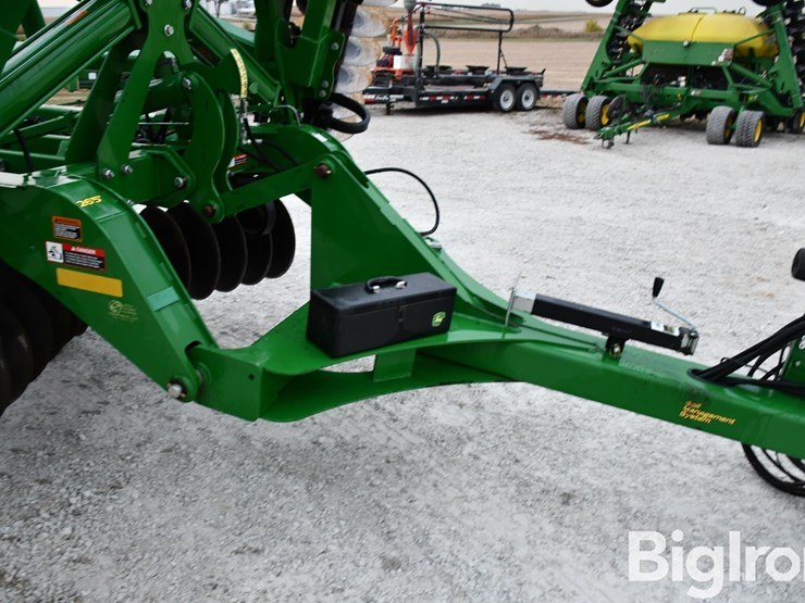 2015-john-deere-2623vt-image-12