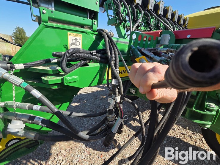 2022-john-deere-1795-image-18