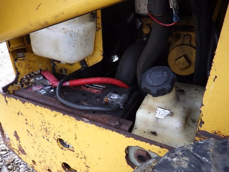 john-deere-317-image-12